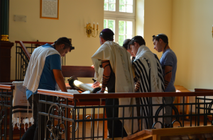 MORNING: Avishai Rabin, second from left, lains the parsha as fellow seniors Mati Hurwitz, Daniel Steinberg and Max Helfand looked on during the Rosh Chodesh Torah reading at Yeshivat Chachmei Lublin in Poland on Tuesday. 