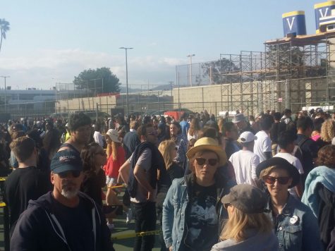 5:27 p.m.: Photo of the crowd waiting in line at Santa Monica High School.